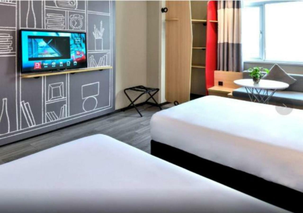 Ibis Xi'An Small Goose Pagoda Hotel Bagian luar foto